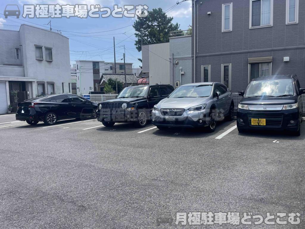 名古屋市中村区元中村町2-1の月極駐車場3