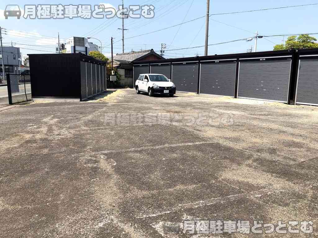 津市乙部207-1の西の月極駐車場2
