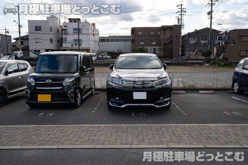 四日市市金場町1-40の月極駐車場2