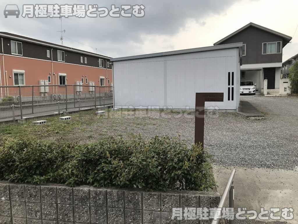 鈴鹿市道伯町1916-2の月極駐車場3