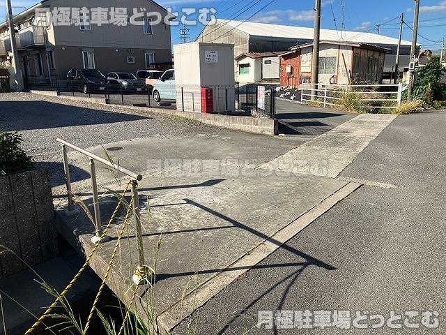 鈴鹿市道伯町1916-2の月極駐車場8