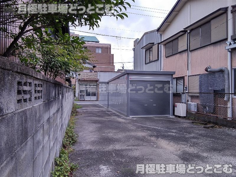 津市乙部690番4の月極駐車場4