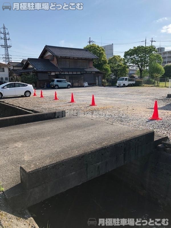 米原市梅ヶ原栄4番地の月極駐車場3