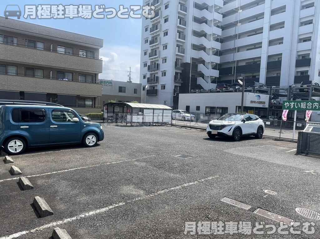 大津市坂本3丁目32-23の月極駐車場3