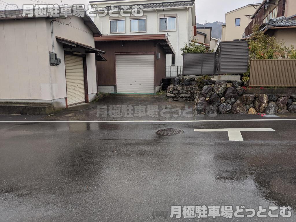 大津市坂本3丁目13-17の月極駐車場1