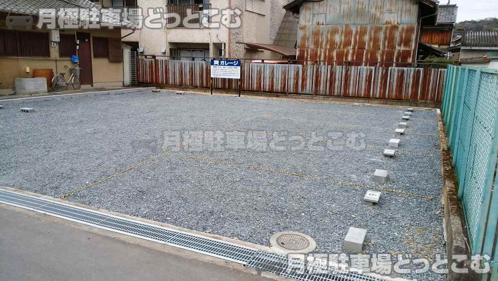 八幡市八幡垣内山31-18の月極駐車場2
