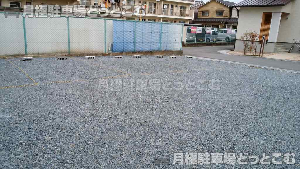 八幡市八幡垣内山31-18の月極駐車場3