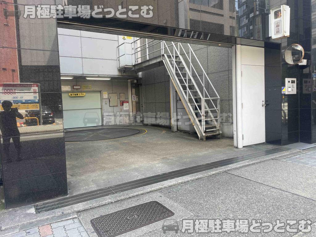 名古屋市中村区椿町16-16の月極駐車場3