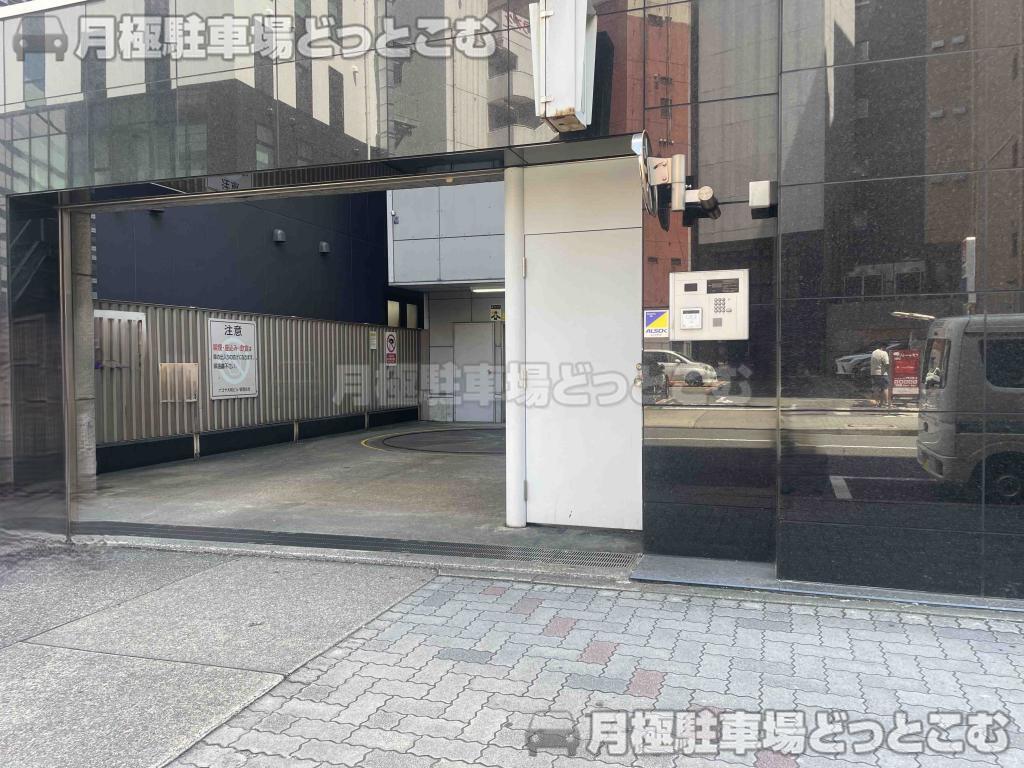 名古屋市中村区椿町16-16の月極駐車場4