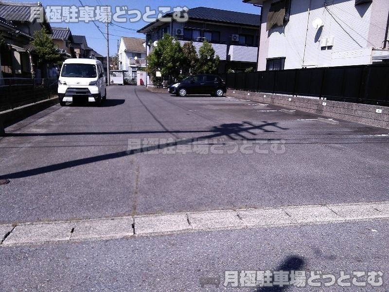 西尾市一色町松木島榎9-1の月極駐車場2