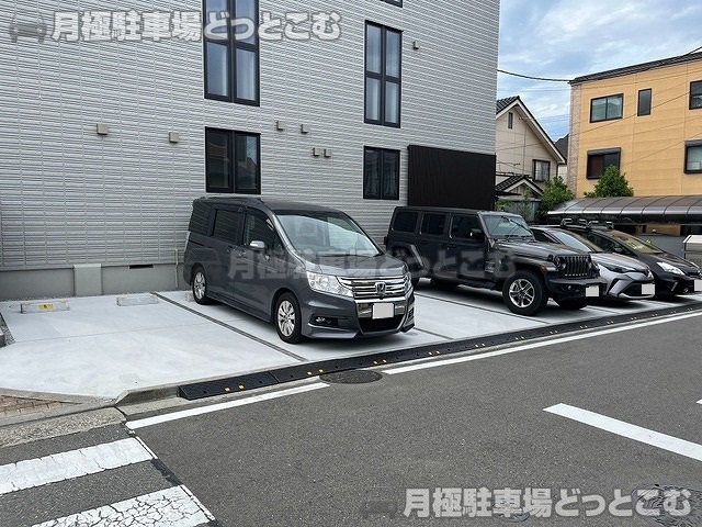 八王子市台町4丁目16-1の月極駐車場2