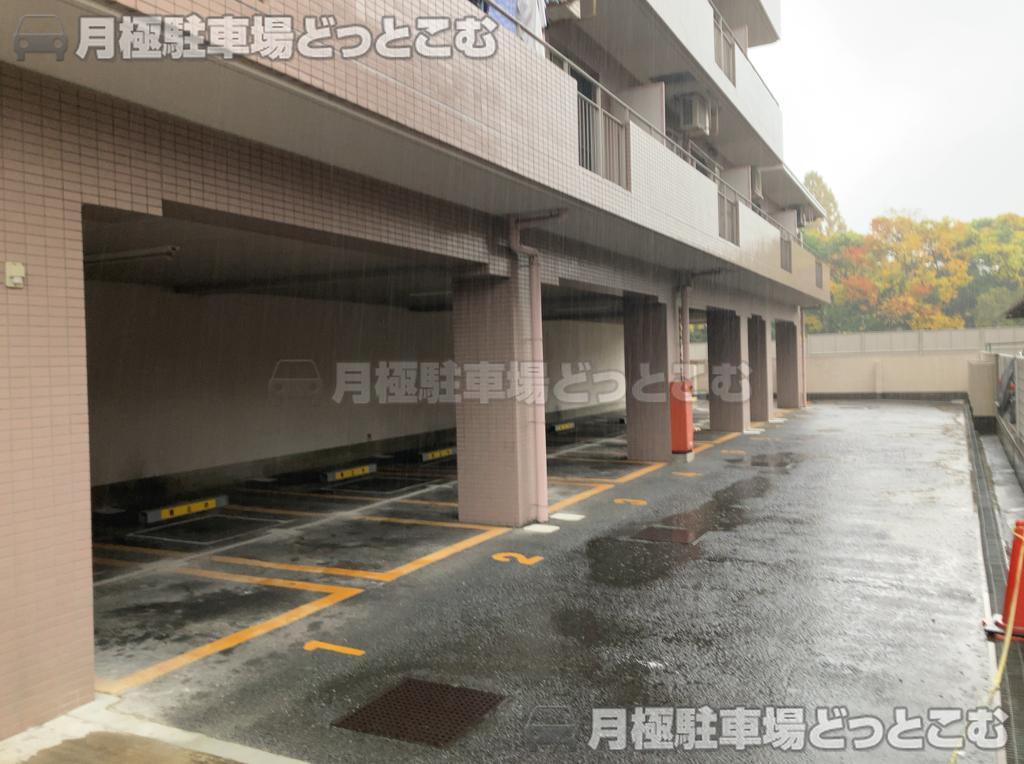 京都市伏見区深草越後屋敷町40-1の月極駐車場3