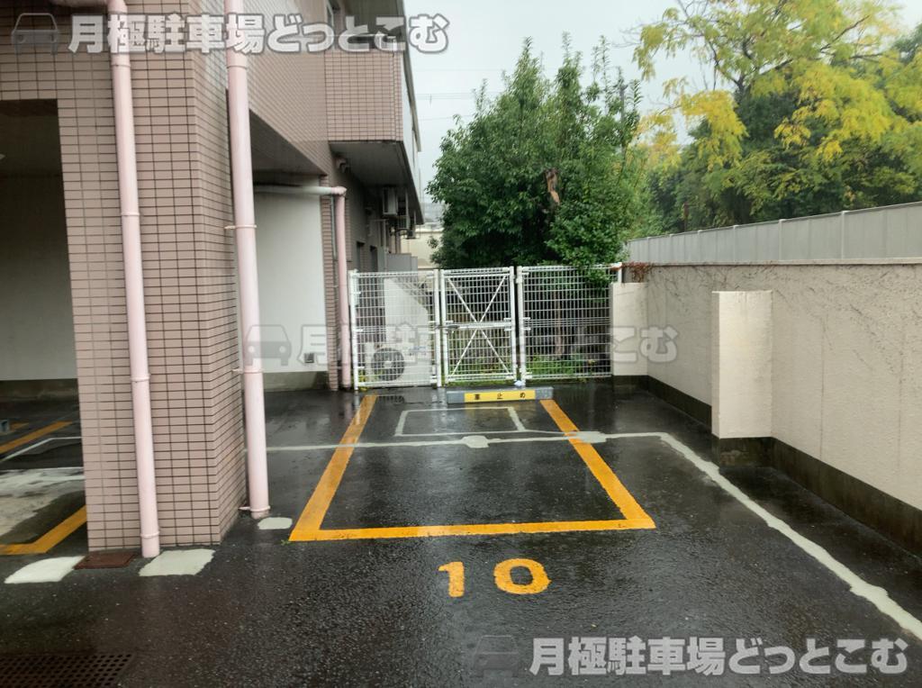 京都市伏見区深草越後屋敷町40-1の月極駐車場5