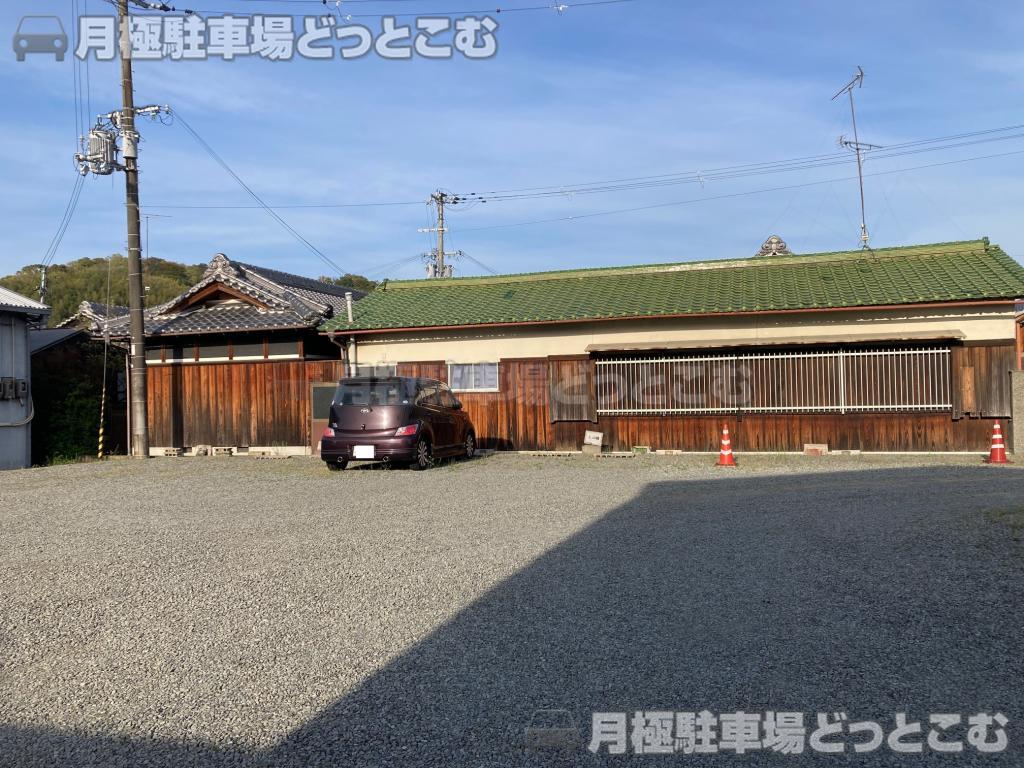 海南市且来768の月極駐車場1