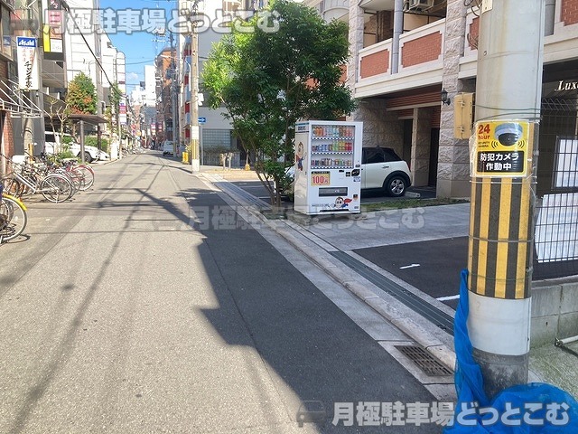 東大阪市足代新町17-16の月極駐車場8