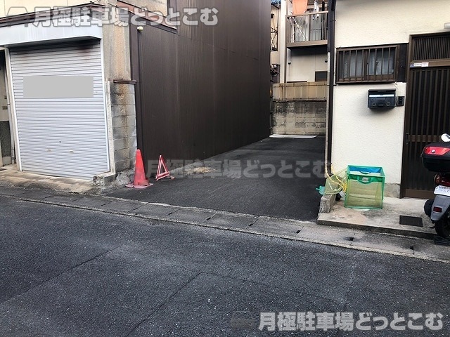 京都市西京区嵐山朝月町7-24の月極駐車場8