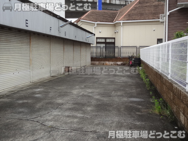 和泉市唐国町2-547-1の月極駐車場4
