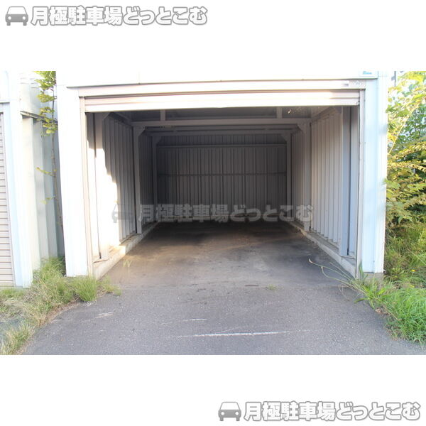 札幌市手稲区手稲本町五条1丁目490番108の月極駐車場2