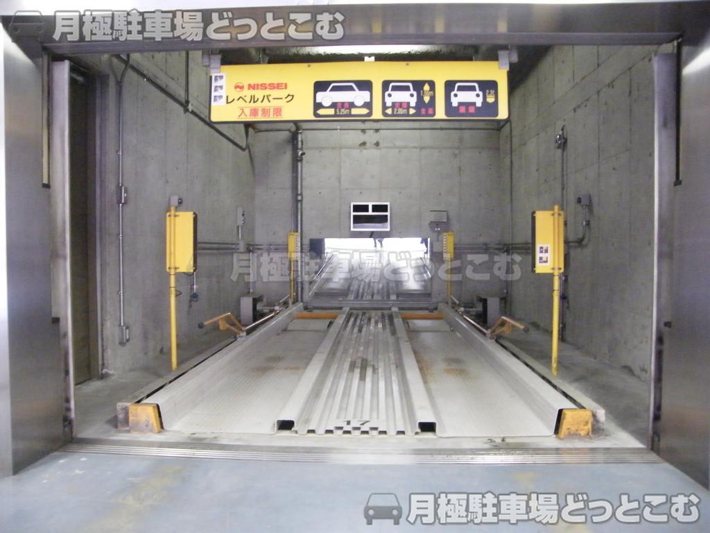 大阪市北区曽根崎1-2-9の月極駐車場2