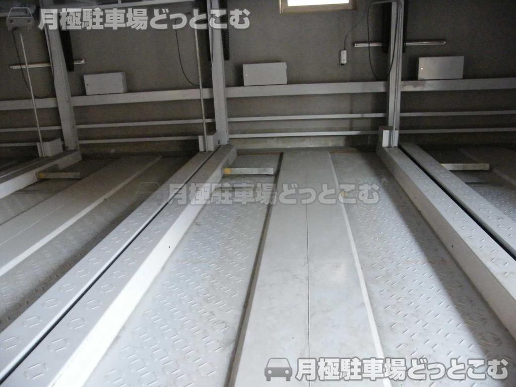 大阪市淀川区西中島1-3-11の月極駐車場2