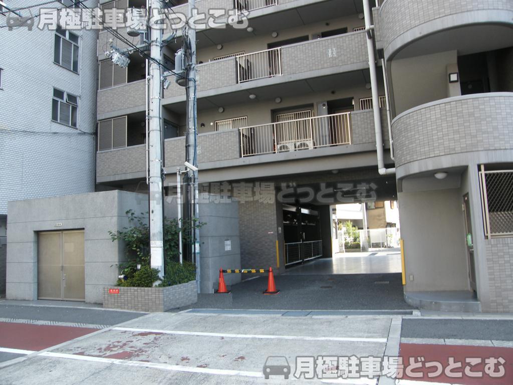 大阪市淀川区西中島1-3-11の月極駐車場2