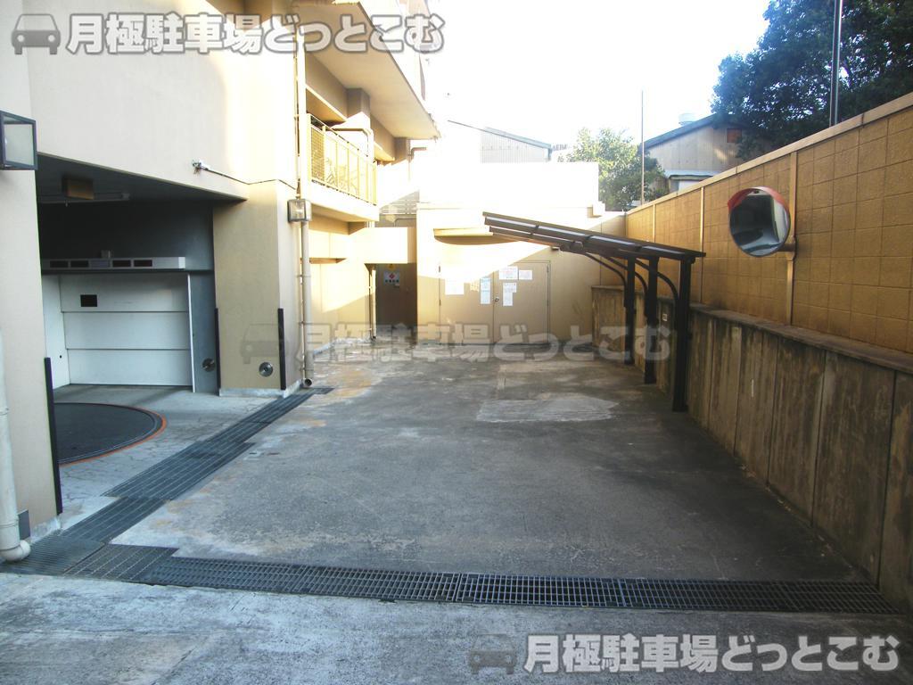 大阪市鶴見区今津中2-5-2の月極駐車場3