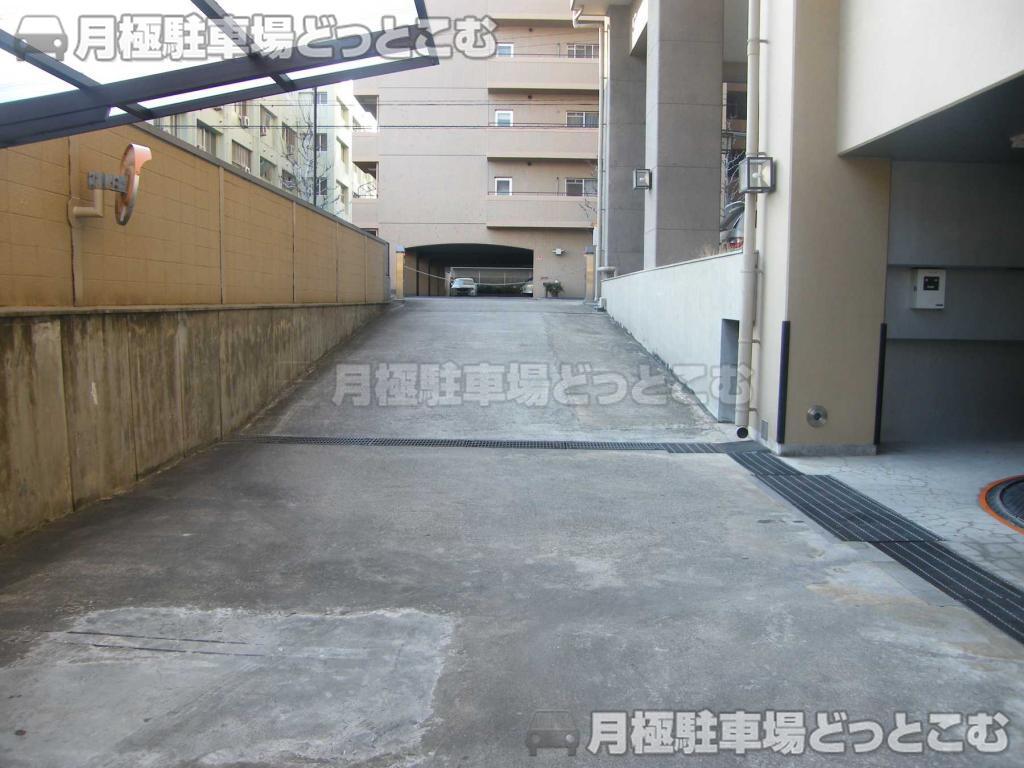 大阪市鶴見区今津中2-5-2の月極駐車場4