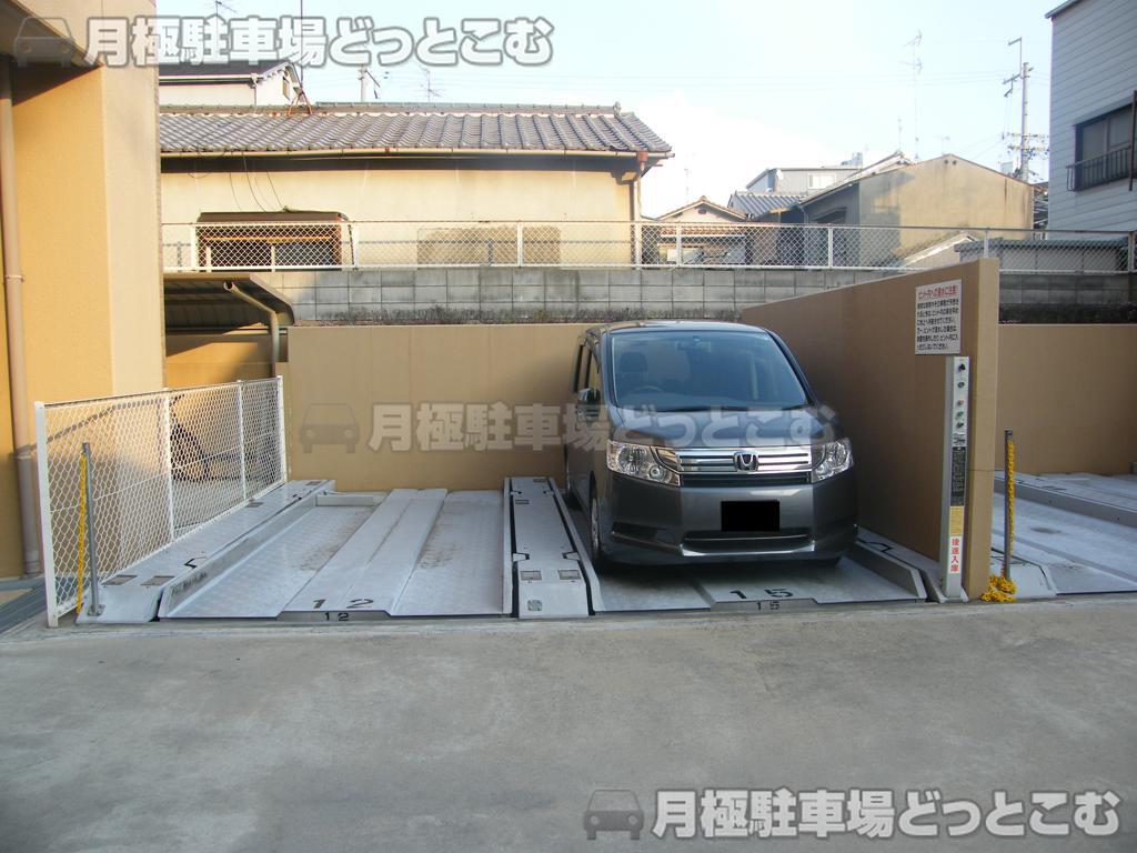 大阪市淀川区木川西1-13-18の月極駐車場1