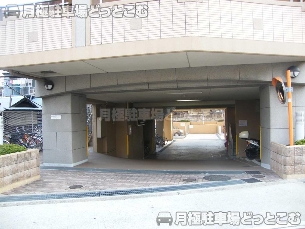 大阪市淀川区木川西1-13-18の月極駐車場2