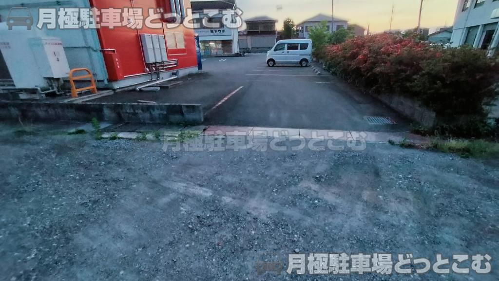 八代市新地町855-1の月極駐車場3