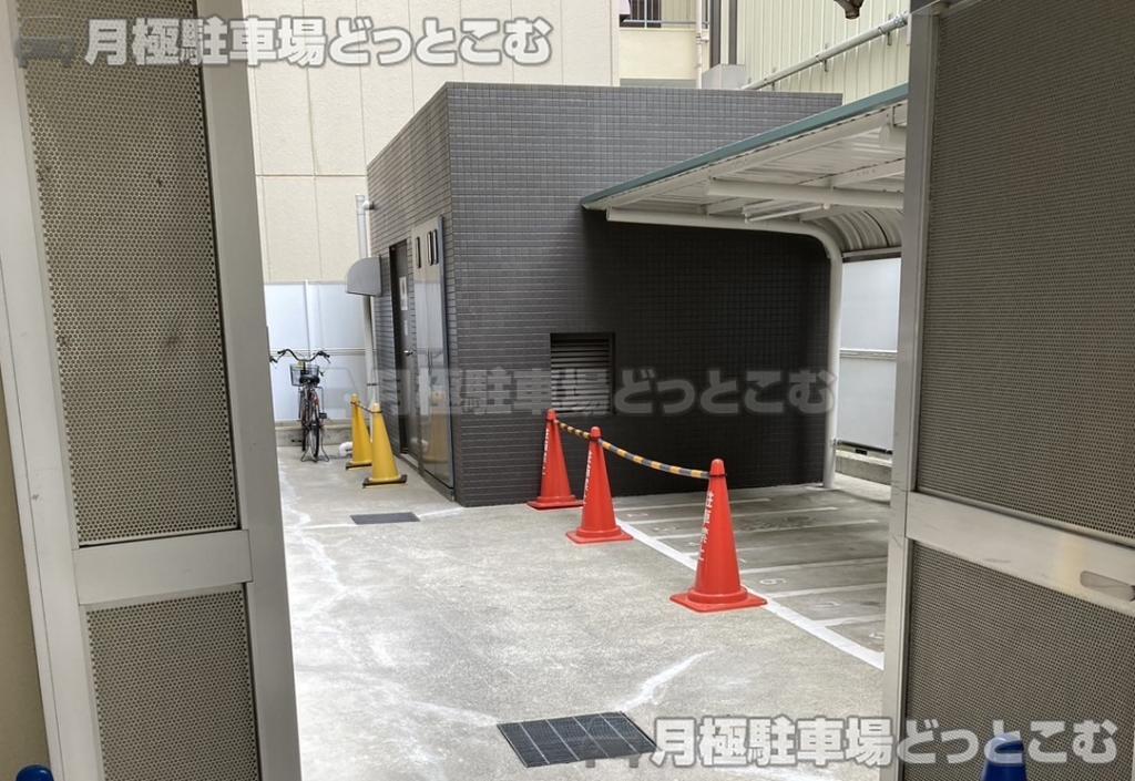 大阪市北区豊崎2丁目5－15の月極駐車場1