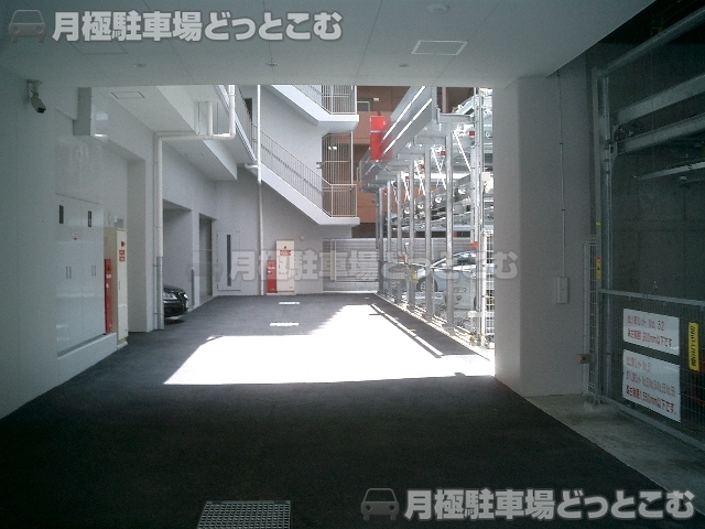 大阪市浪速区稲荷2-7-1の月極駐車場2