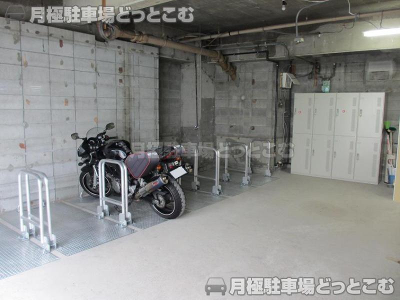 大阪市都島区片町1-9-16の月極駐車場2