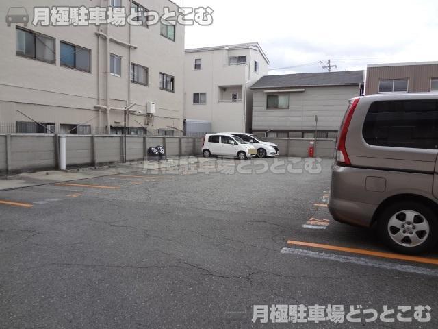 大阪市大正区鶴町2-1-4の月極駐車場3