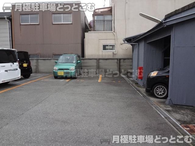 大阪市大正区鶴町2-1-4の月極駐車場2