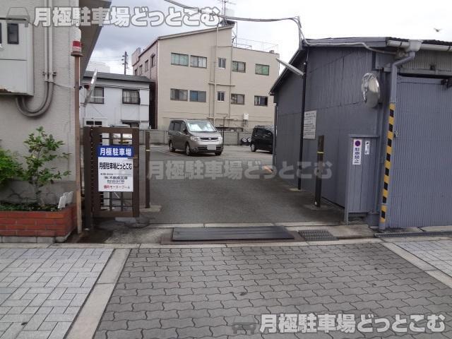 大阪市大正区鶴町2-1-4の月極駐車場3