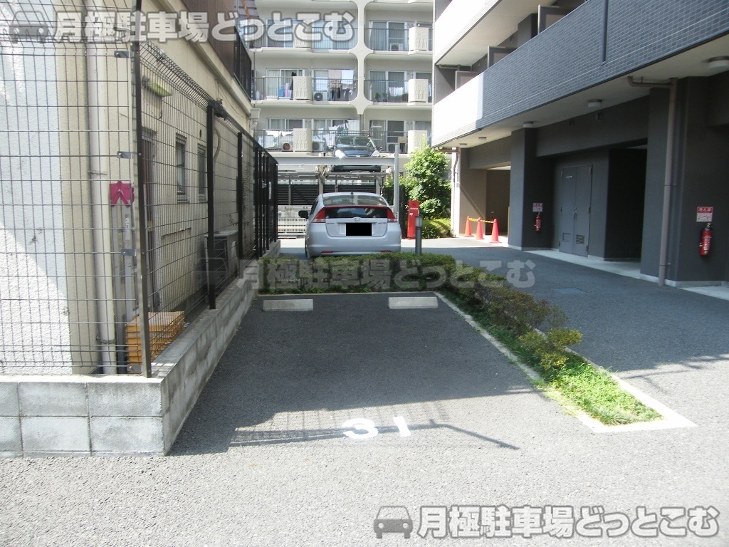 大阪市東成区中道1-2-17の月極駐車場2