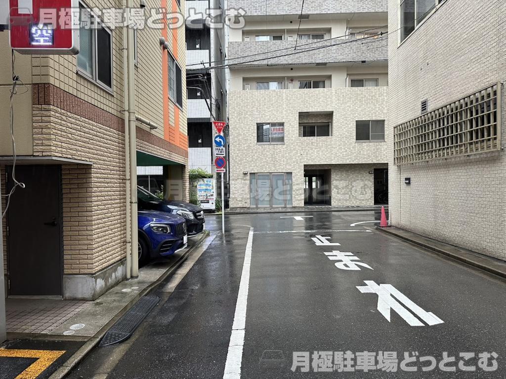 中央区八丁堀2丁目114-4の月極駐車場3