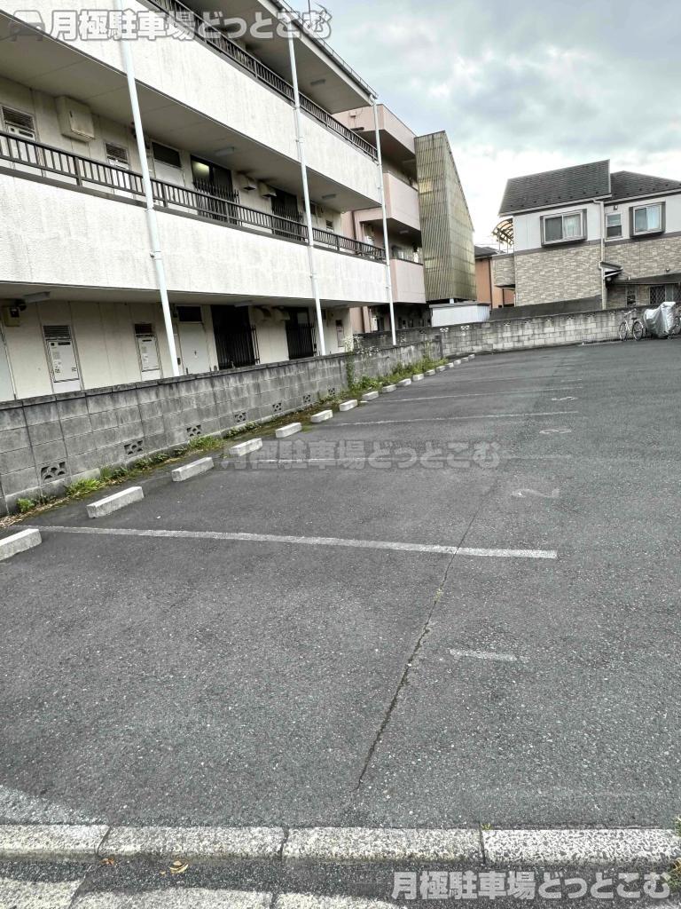 足立区東和2丁目22－22の月極駐車場3