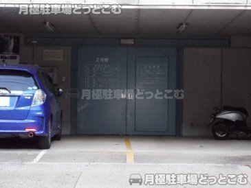 大阪市淀川区西中島6-2-12の月極駐車場2