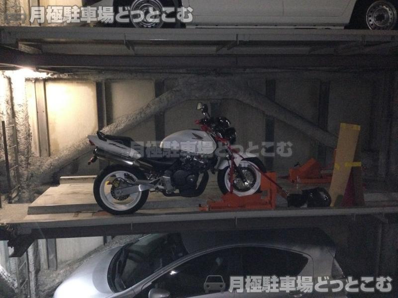 大阪市淀川区西中島6-2-12の月極駐車場3