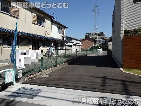 柏原市玉手町15-4の月極駐車場2
