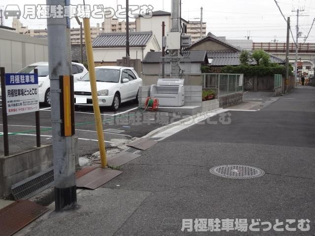 高石市千代田3-17-20の月極駐車場3