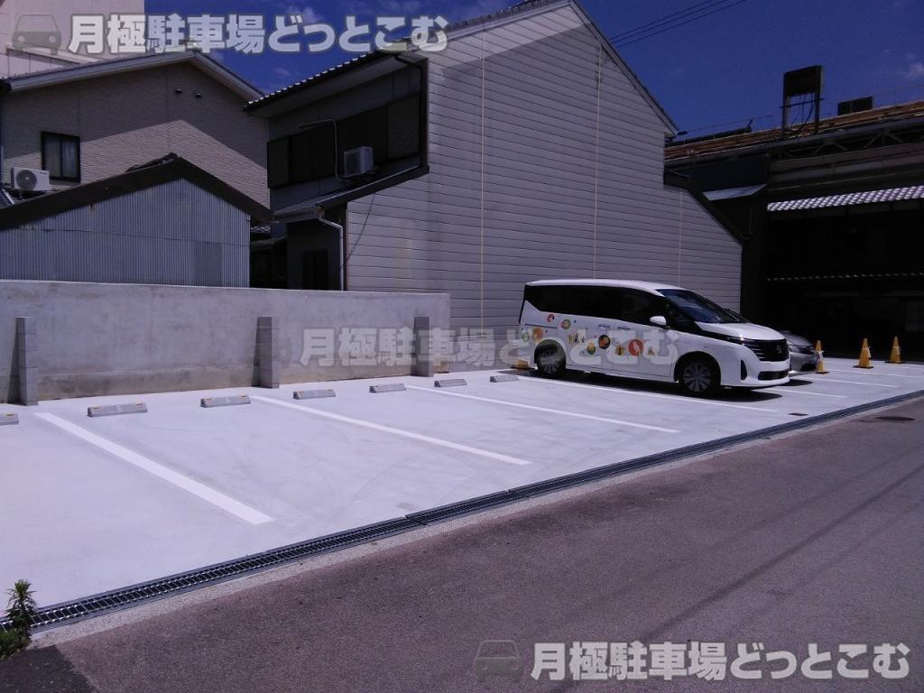 洲本市本町7丁目271-2の月極駐車場1