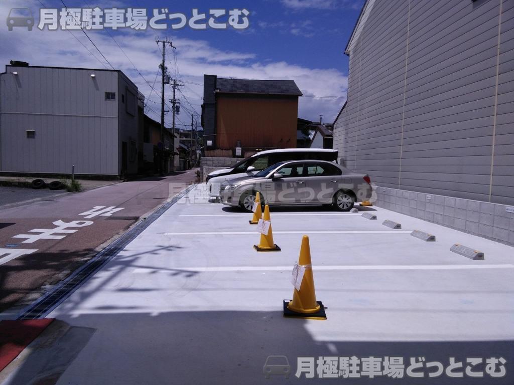 洲本市本町7丁目271-2の月極駐車場3