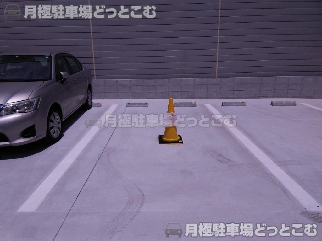 洲本市本町7丁目271-2の月極駐車場6