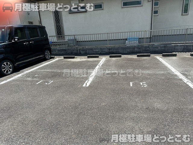 安城市古井町北芝崎35-3の月極駐車場4