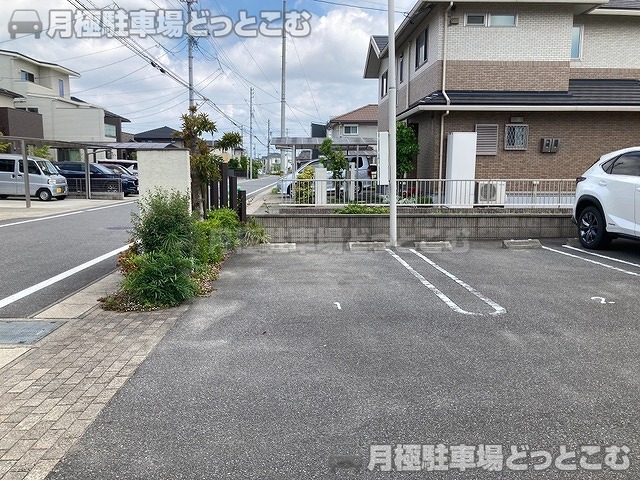 安城市桜井町稲荷西3-1の月極駐車場2