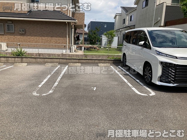 安城市桜井町稲荷西3-1の月極駐車場4