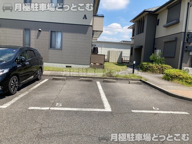 安城市桜井町貝戸尻95-1の月極駐車場2
